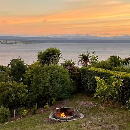 Acacia Bay Bach - Views, Spa & Serenity - Taupo Kültér fotó