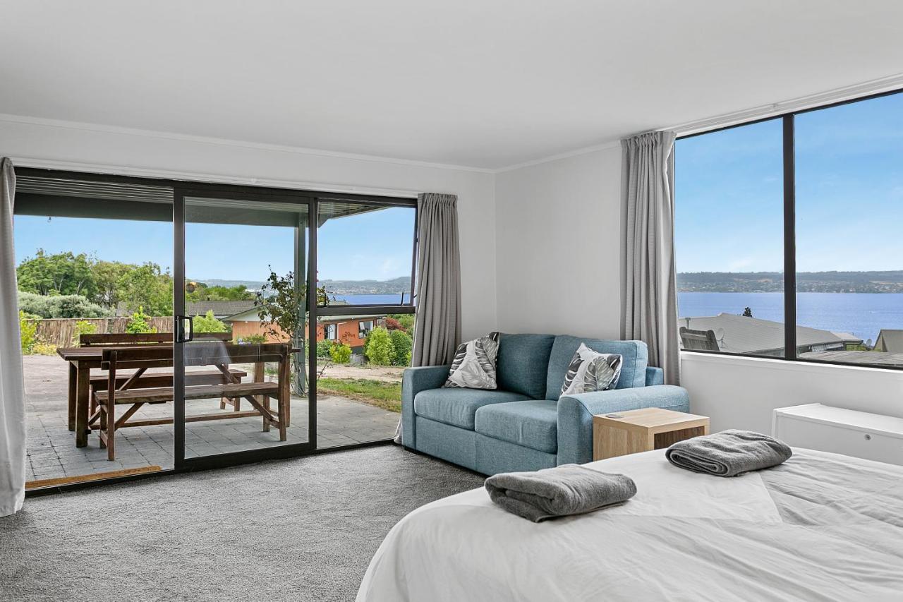 Acacia Bay Bach - Views, Spa & Serenity - Taupo Kültér fotó