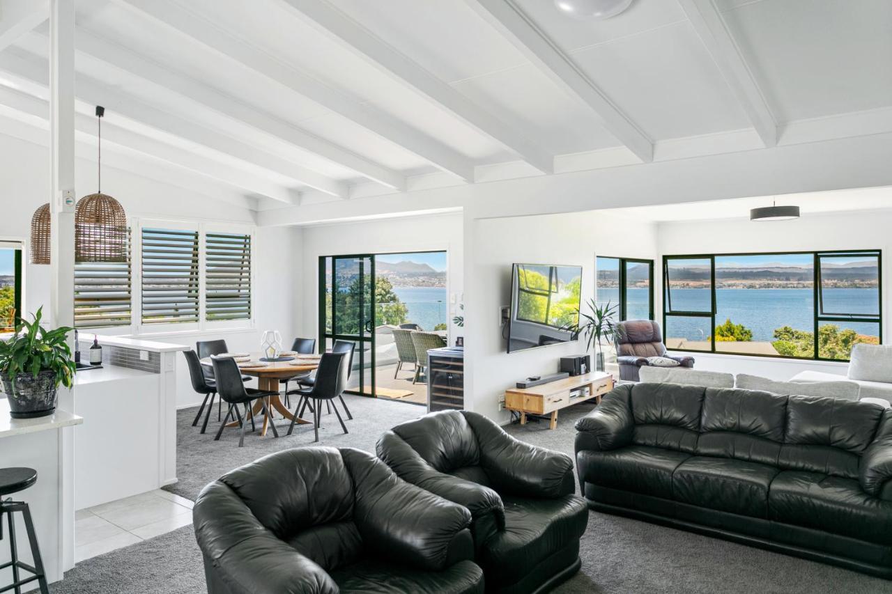 Acacia Bay Bach - Views, Spa & Serenity - Taupo Kültér fotó